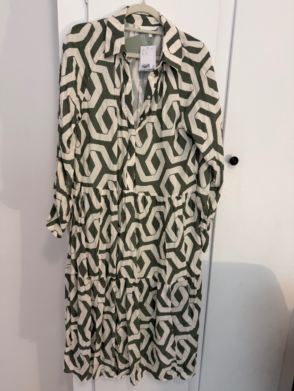 Very cool max dress with color. Perfect with sandals or boots